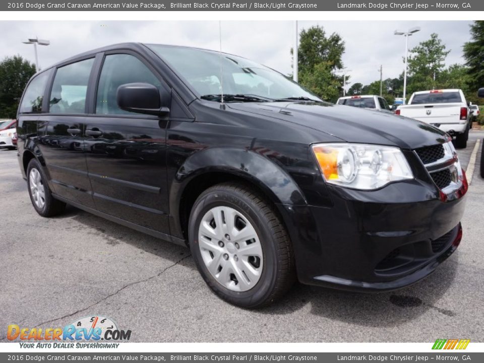 Front 3/4 View of 2016 Dodge Grand Caravan American Value Package Photo #4