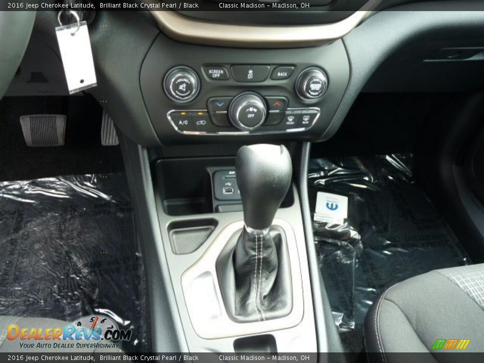 2016 Jeep Cherokee Latitude Brilliant Black Crystal Pearl / Black Photo #5