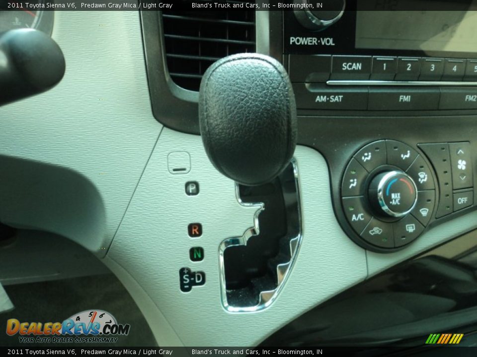 2011 Toyota Sienna V6 Predawn Gray Mica / Light Gray Photo #16