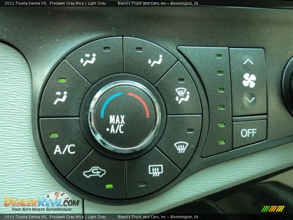 2011 Toyota Sienna V6 Predawn Gray Mica / Light Gray Photo #18