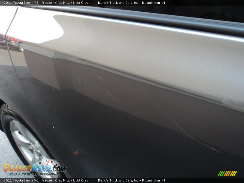 2011 Toyota Sienna V6 Predawn Gray Mica / Light Gray Photo #27