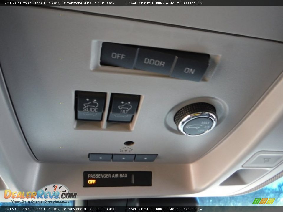 Controls of 2016 Chevrolet Tahoe LTZ 4WD Photo #19