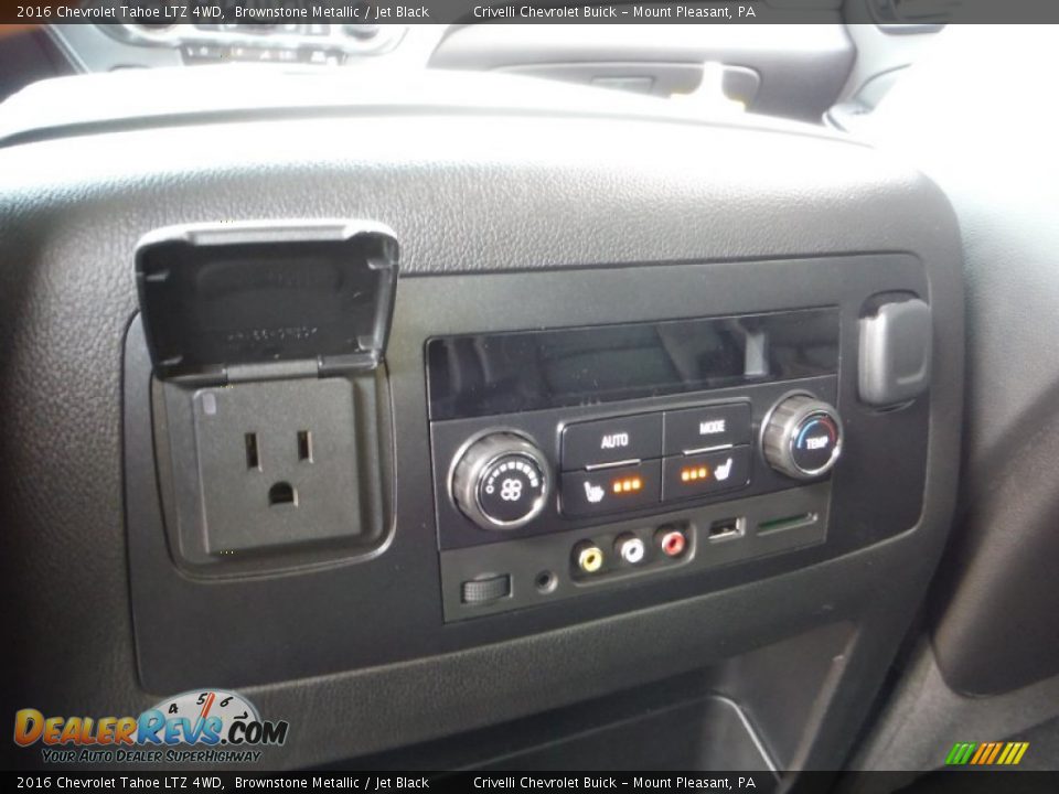 Controls of 2016 Chevrolet Tahoe LTZ 4WD Photo #31