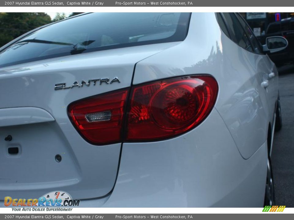 2007 Hyundai Elantra GLS Sedan Captiva White / Gray Photo #18