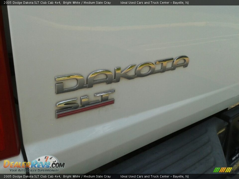 2005 Dodge Dakota SLT Club Cab 4x4 Bright White / Medium Slate Gray Photo #8