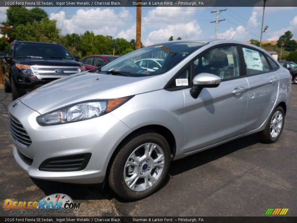 Front 3/4 View of 2016 Ford Fiesta SE Sedan Photo #5