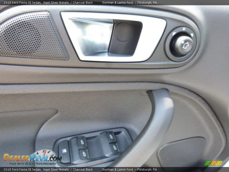 2016 Ford Fiesta SE Sedan Ingot Silver Metallic / Charcoal Black Photo #11