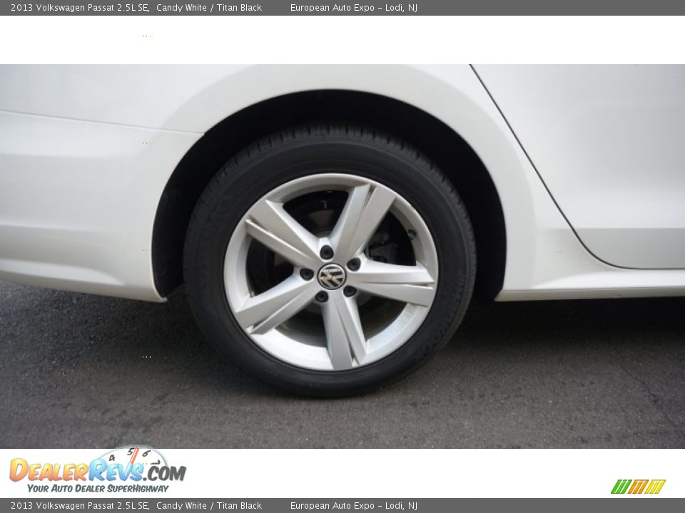 2013 Volkswagen Passat 2.5L SE Candy White / Titan Black Photo #19