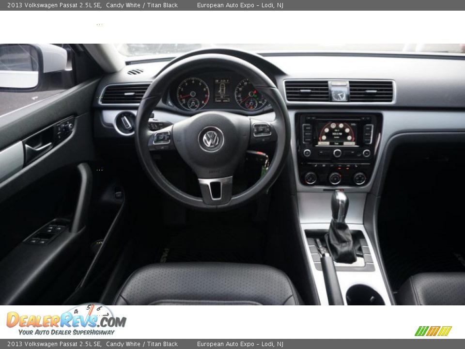 2013 Volkswagen Passat 2.5L SE Candy White / Titan Black Photo #21