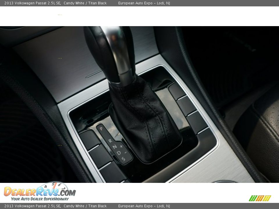 2013 Volkswagen Passat 2.5L SE Candy White / Titan Black Photo #36