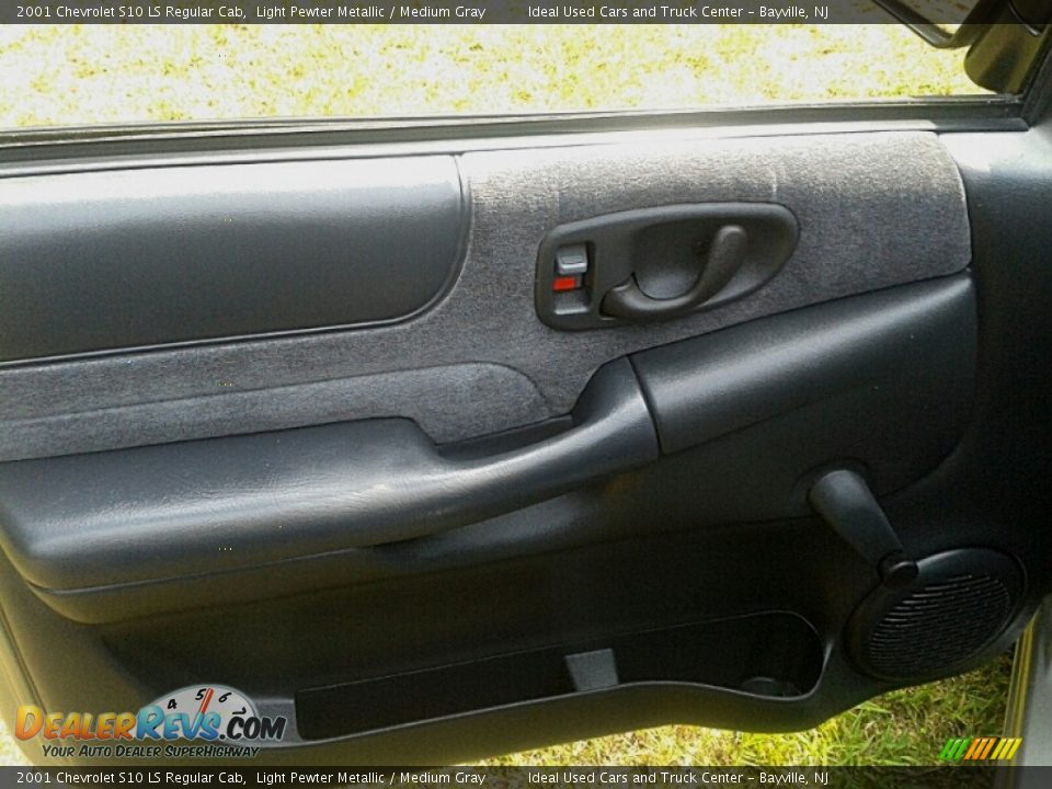 2001 Chevrolet S10 LS Regular Cab Light Pewter Metallic / Medium Gray Photo #11