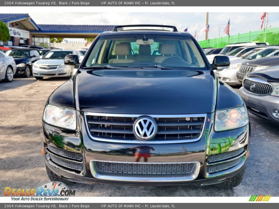 2004 Volkswagen Touareg V8 Black / Pure Beige Photo #2