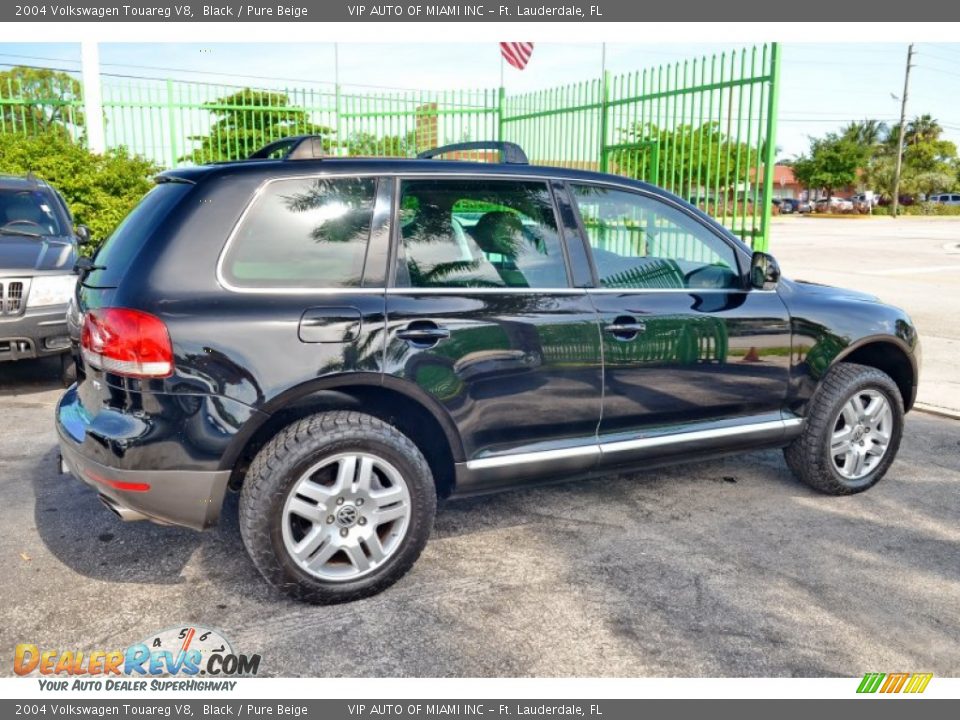 2004 Volkswagen Touareg V8 Black / Pure Beige Photo #7