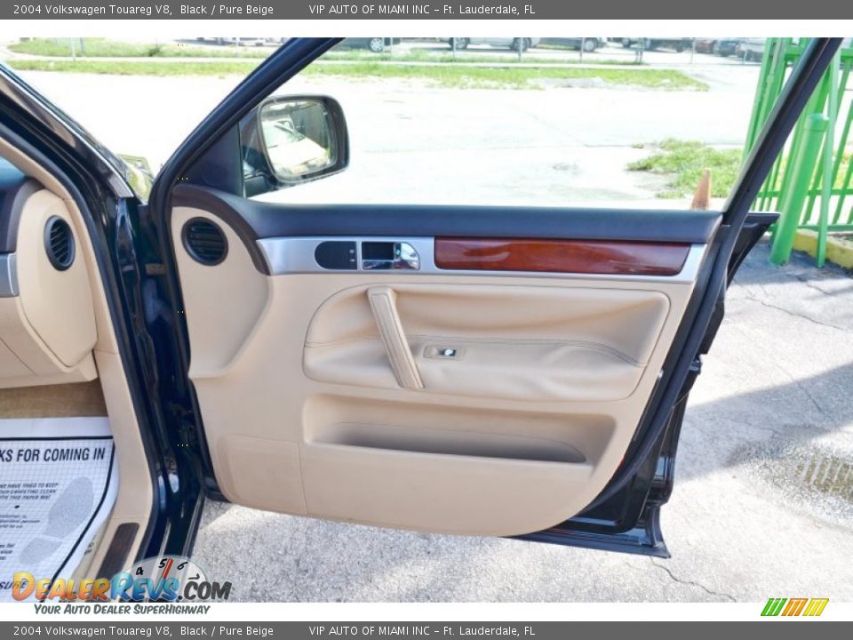 2004 Volkswagen Touareg V8 Black / Pure Beige Photo #16