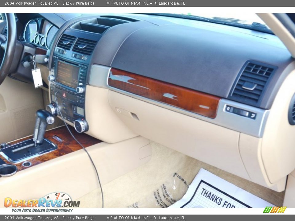 2004 Volkswagen Touareg V8 Black / Pure Beige Photo #17