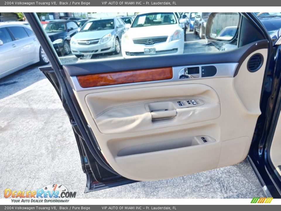 2004 Volkswagen Touareg V8 Black / Pure Beige Photo #22