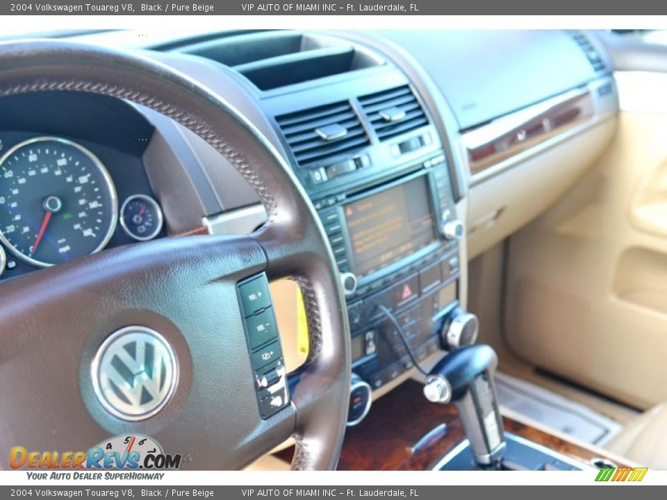 2004 Volkswagen Touareg V8 Black / Pure Beige Photo #26