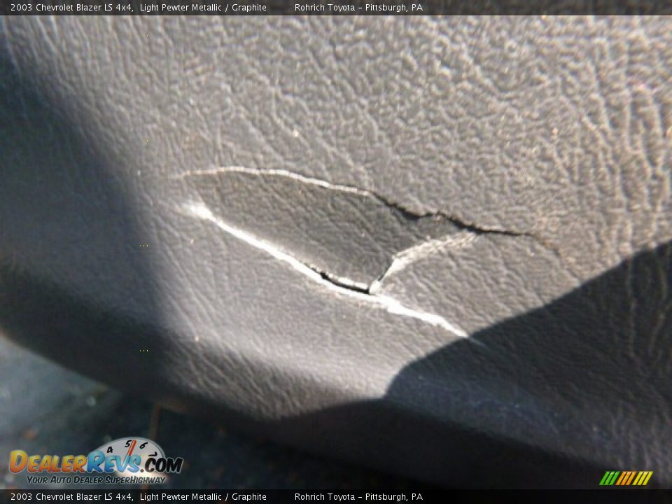 2003 Chevrolet Blazer LS 4x4 Light Pewter Metallic / Graphite Photo #9