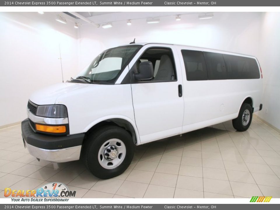 Front 3/4 View of 2014 Chevrolet Express 3500 Passenger Extended LT Photo #3