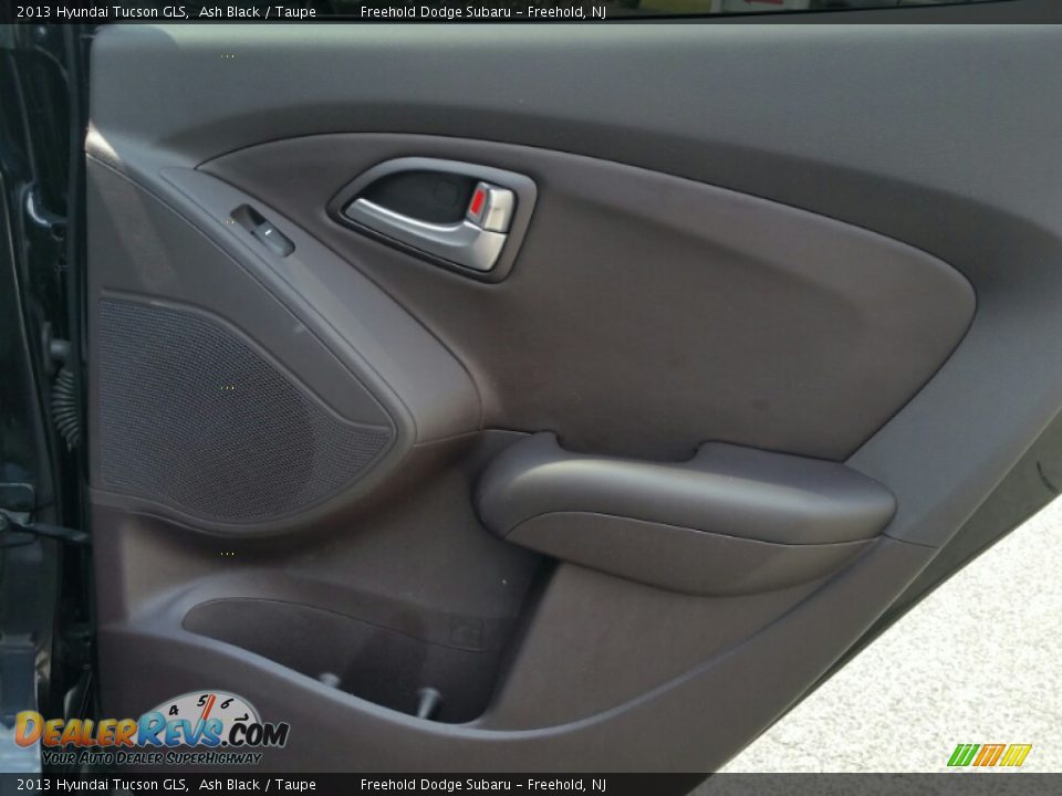 2013 Hyundai Tucson GLS Ash Black / Taupe Photo #25