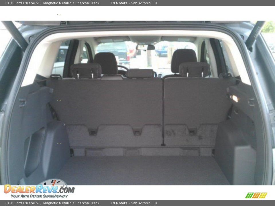 2016 Ford Escape SE Magnetic Metallic / Charcoal Black Photo #17