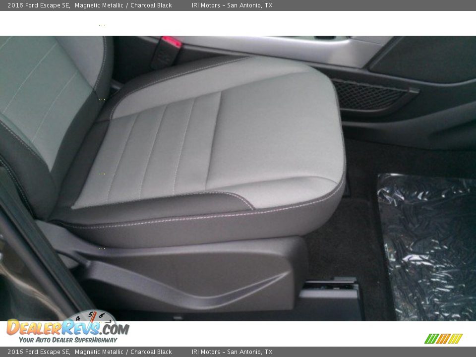 2016 Ford Escape SE Magnetic Metallic / Charcoal Black Photo #28