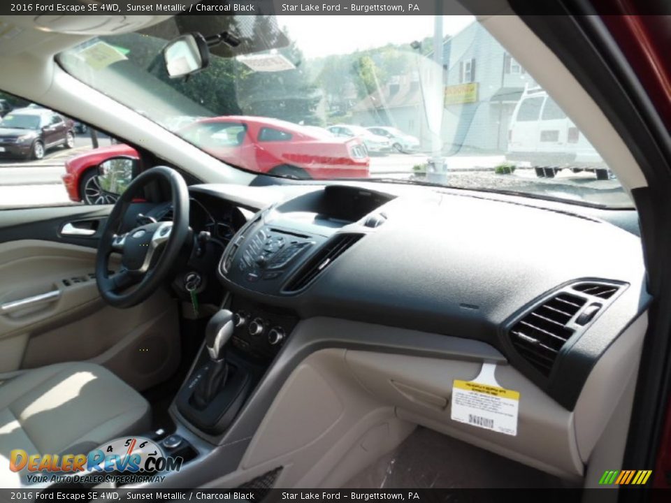 2016 Ford Escape SE 4WD Sunset Metallic / Charcoal Black Photo #5