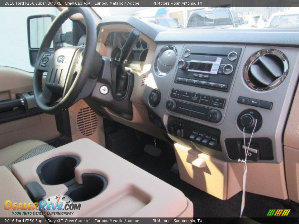 2016 Ford F250 Super Duty XLT Crew Cab 4x4 Caribou Metallic / Adobe Photo #16
