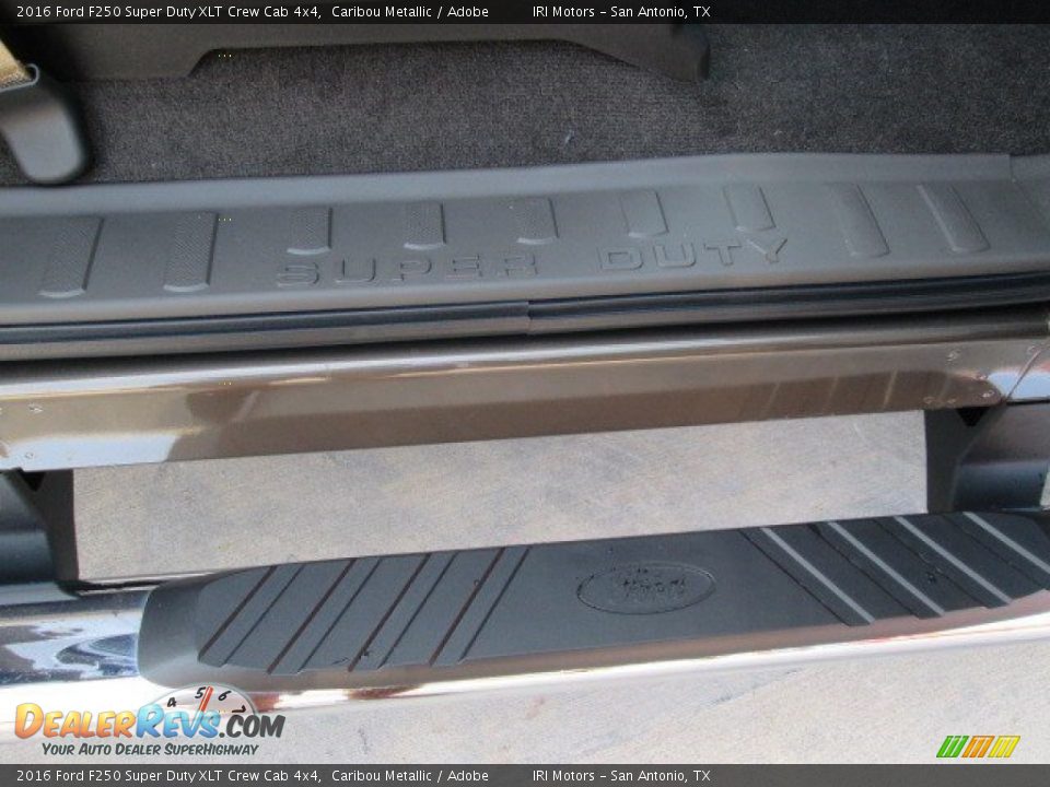 2016 Ford F250 Super Duty XLT Crew Cab 4x4 Caribou Metallic / Adobe Photo #17