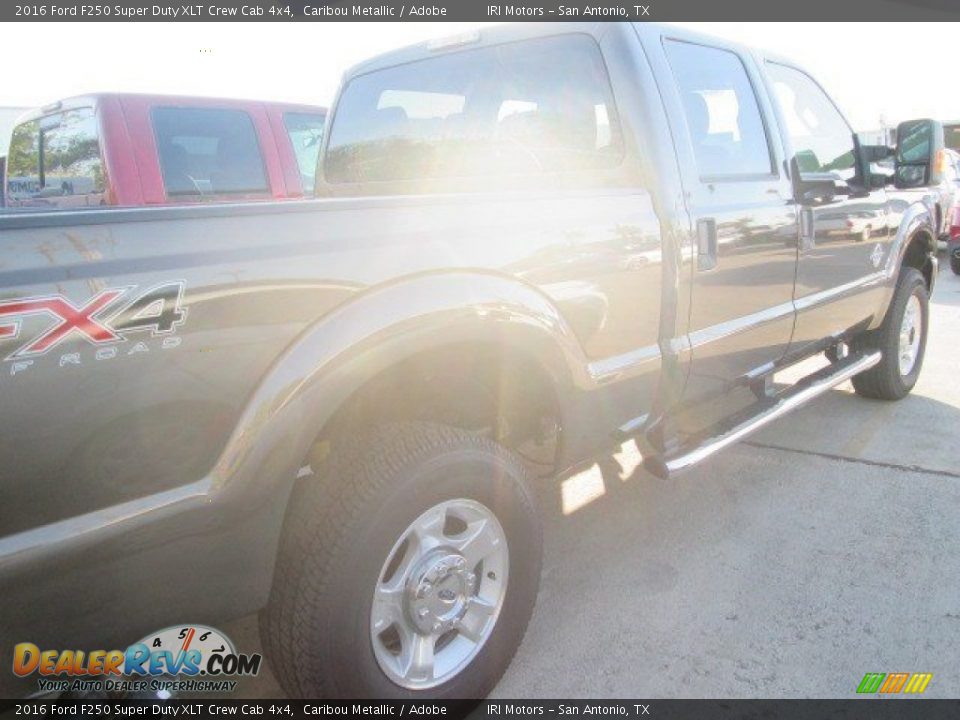 2016 Ford F250 Super Duty XLT Crew Cab 4x4 Caribou Metallic / Adobe Photo #18