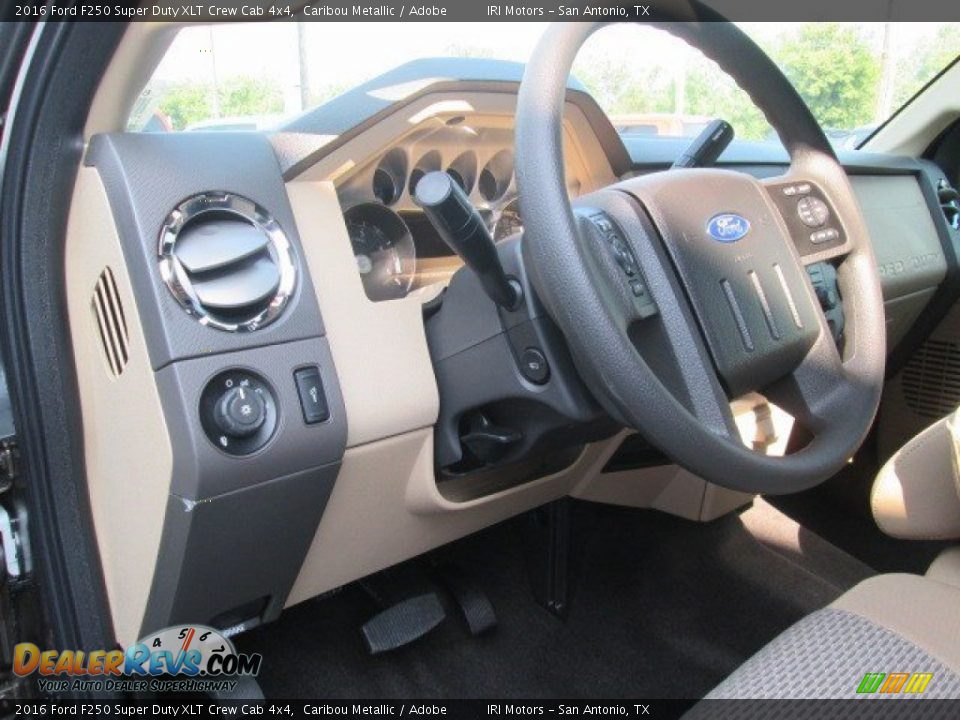 2016 Ford F250 Super Duty XLT Crew Cab 4x4 Caribou Metallic / Adobe Photo #22