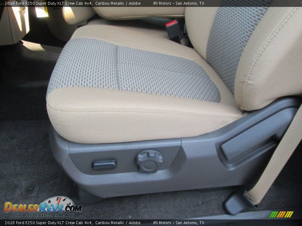 2016 Ford F250 Super Duty XLT Crew Cab 4x4 Caribou Metallic / Adobe Photo #23