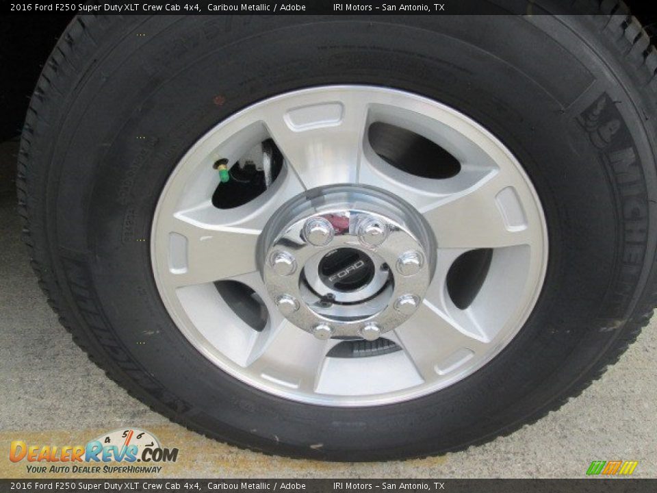 2016 Ford F250 Super Duty XLT Crew Cab 4x4 Caribou Metallic / Adobe Photo #34