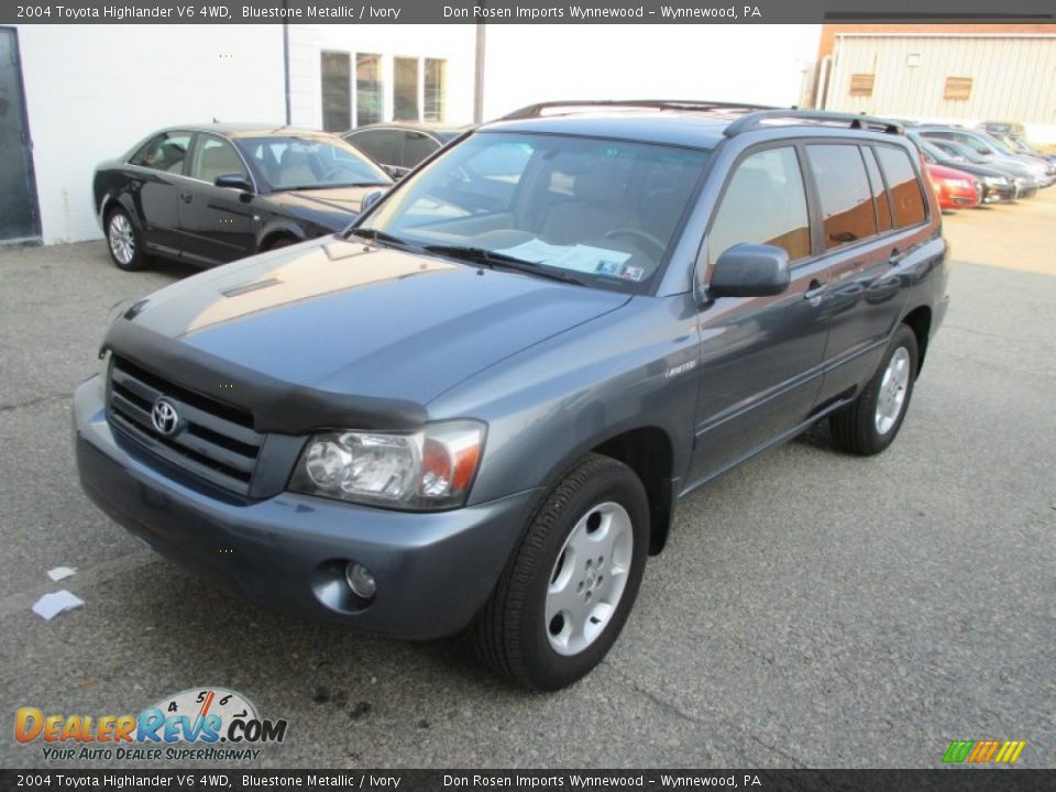 Front 3/4 View of 2004 Toyota Highlander V6 4WD Photo #8