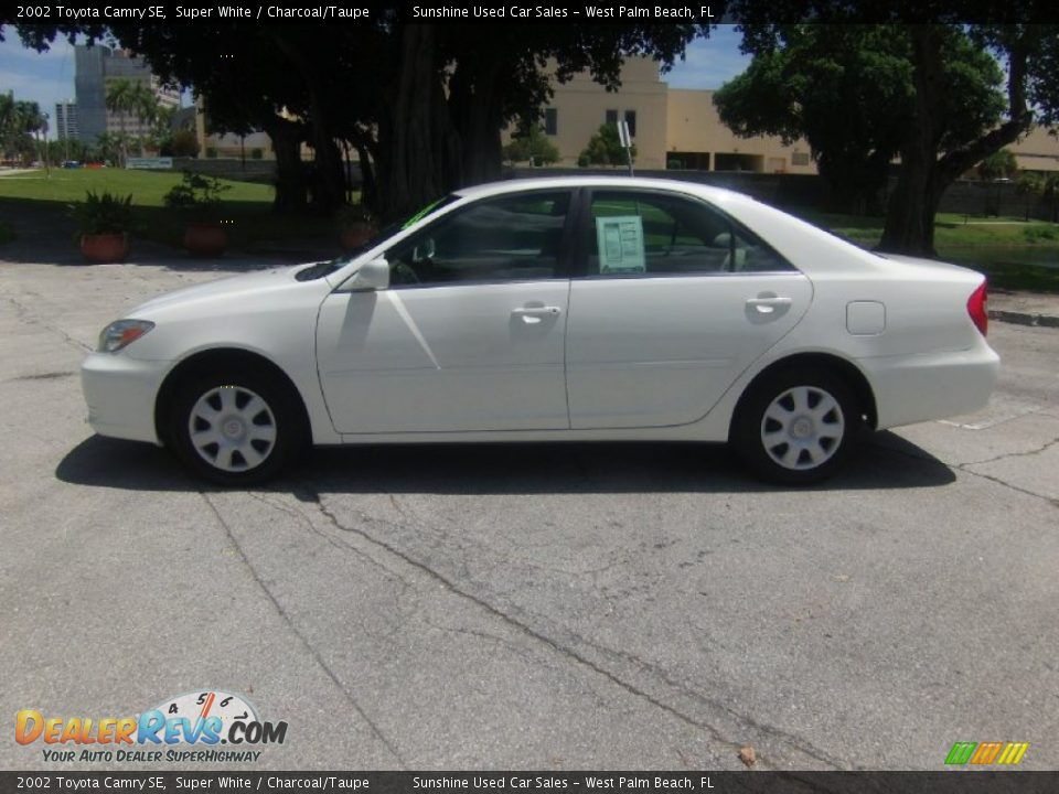 2002 Toyota Camry SE Super White / Charcoal/Taupe Photo #2