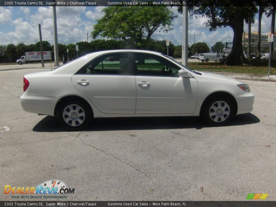 2002 Toyota Camry SE Super White / Charcoal/Taupe Photo #5