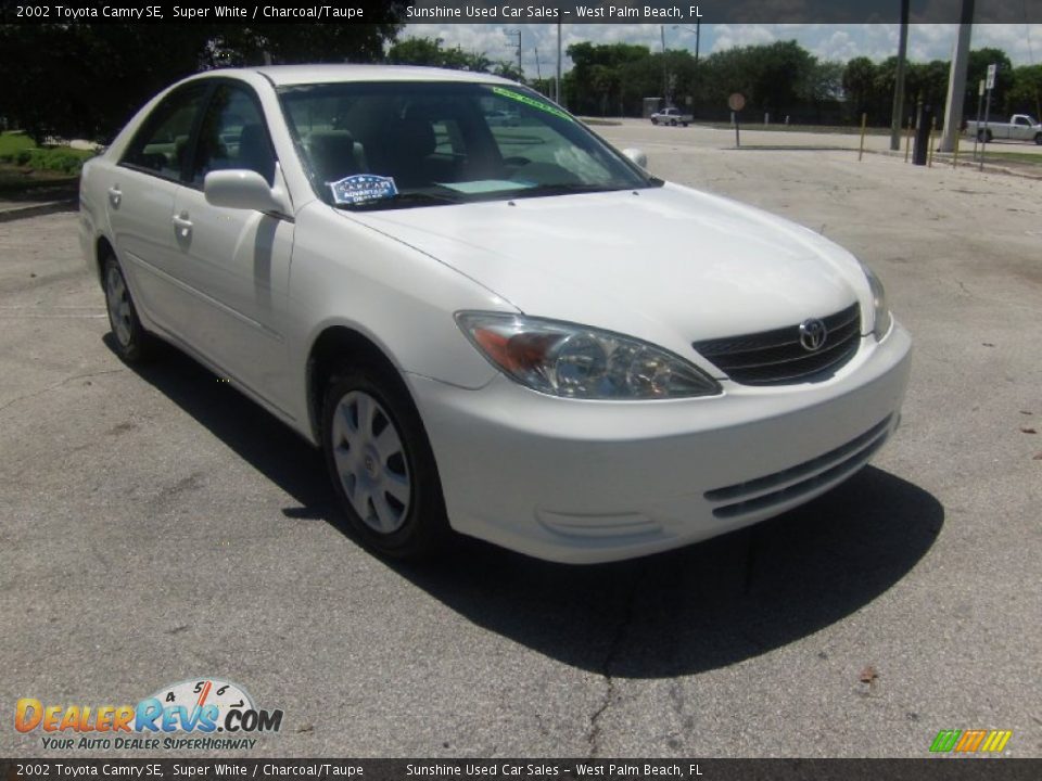 2002 Toyota Camry SE Super White / Charcoal/Taupe Photo #6