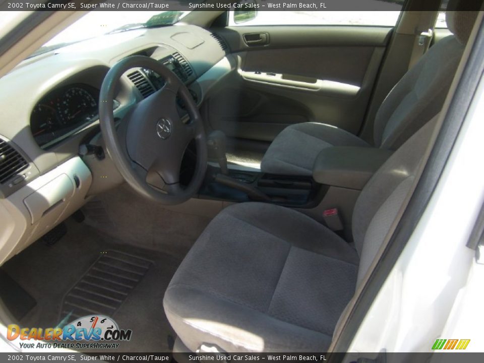 2002 Toyota Camry SE Super White / Charcoal/Taupe Photo #7