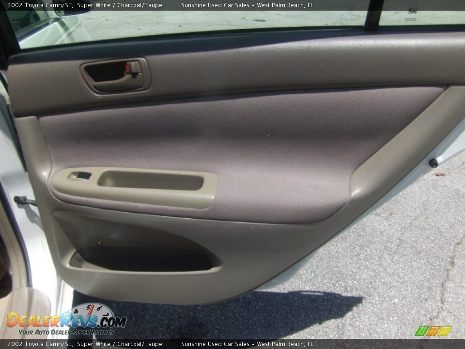 2002 Toyota Camry SE Super White / Charcoal/Taupe Photo #13
