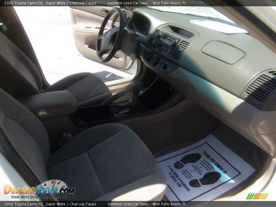 2002 Toyota Camry SE Super White / Charcoal/Taupe Photo #14