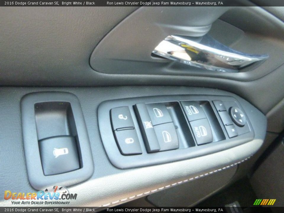 Controls of 2016 Dodge Grand Caravan SE Photo #19