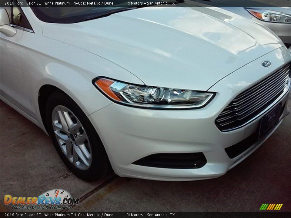 2016 Ford Fusion SE White Platinum Tri-Coat Metallic / Dune Photo #2