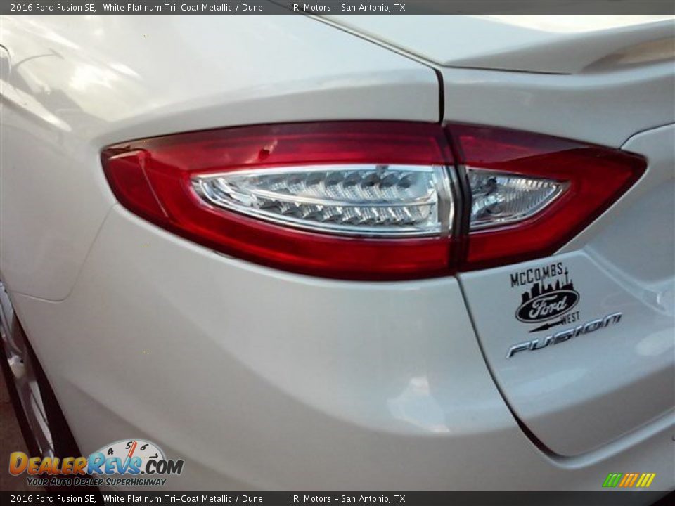 2016 Ford Fusion SE White Platinum Tri-Coat Metallic / Dune Photo #9