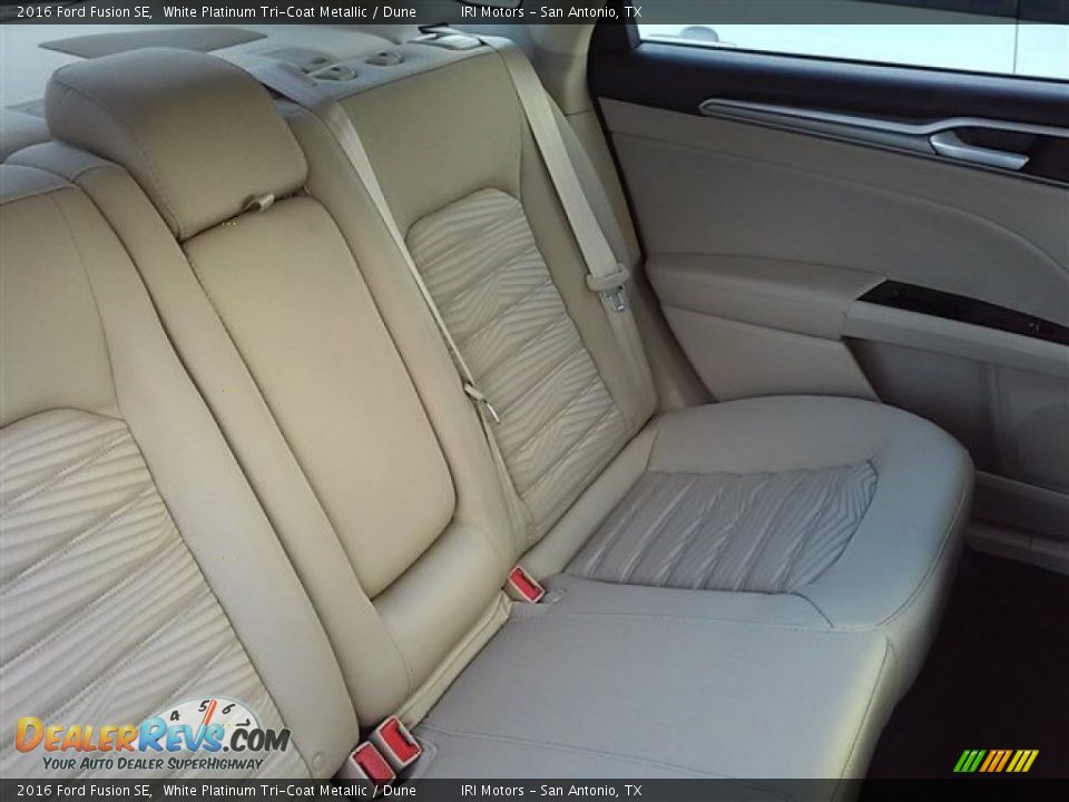 2016 Ford Fusion SE White Platinum Tri-Coat Metallic / Dune Photo #14