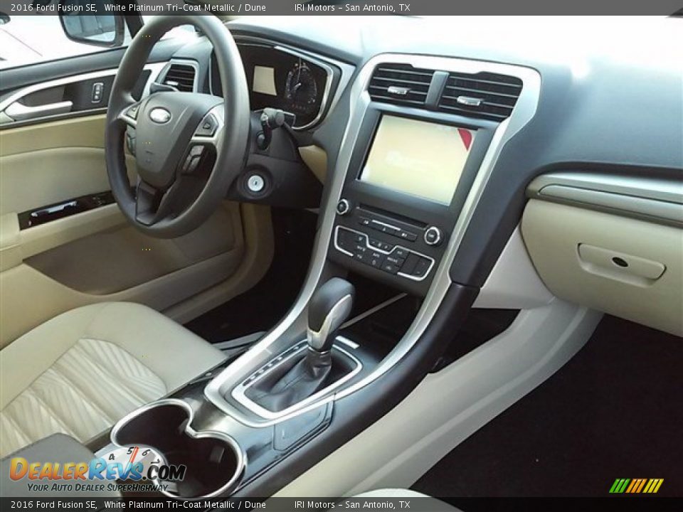 2016 Ford Fusion SE White Platinum Tri-Coat Metallic / Dune Photo #19