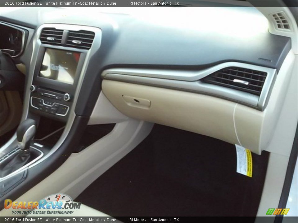 2016 Ford Fusion SE White Platinum Tri-Coat Metallic / Dune Photo #20