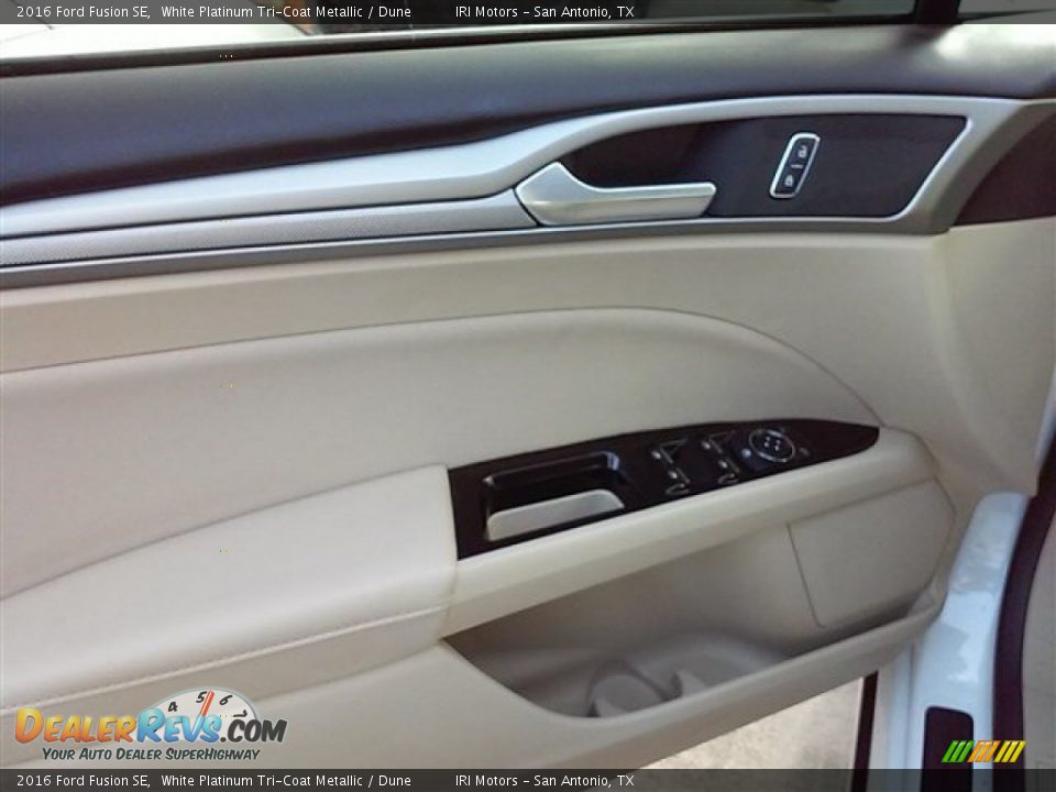 2016 Ford Fusion SE White Platinum Tri-Coat Metallic / Dune Photo #29