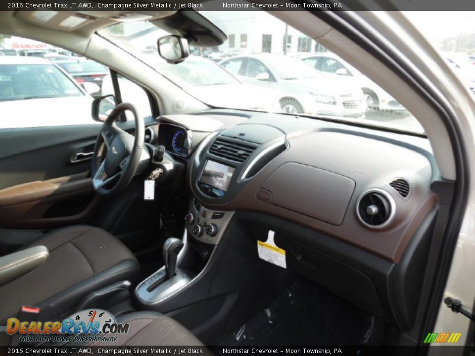 2016 Chevrolet Trax LT AWD Champagne Silver Metallic / Jet Black Photo #5