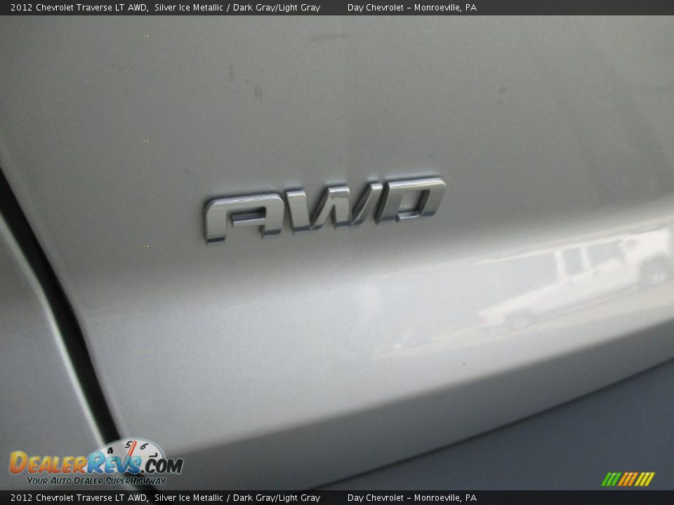 2012 Chevrolet Traverse LT AWD Silver Ice Metallic / Dark Gray/Light Gray Photo #8