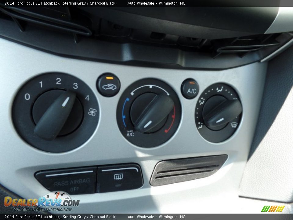2014 Ford Focus SE Hatchback Sterling Gray / Charcoal Black Photo #18
